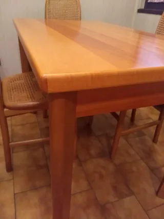 Tavolo in legno massello allungabile + 4 sedie