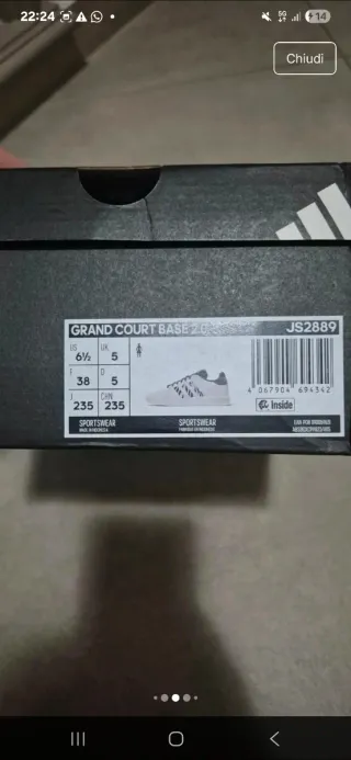 Scarpe Adidas bianche con dettagli neri