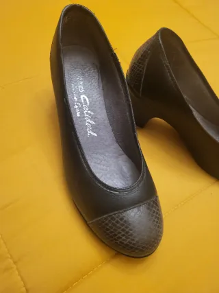 Zapatos de piel negros y grises para mujer