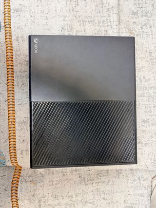 Xbox One con 2 controller e giochi