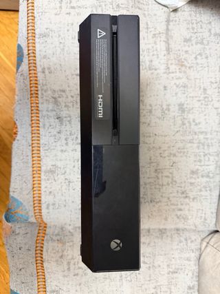 Xbox One con 2 controller e giochi