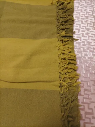 Colcha multiusos verde con flecos