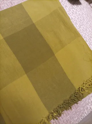 Colcha multiusos verde con flecos