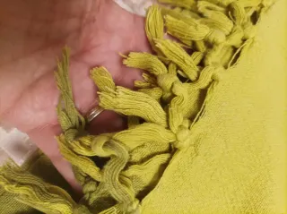 Colcha multiusos verde con flecos