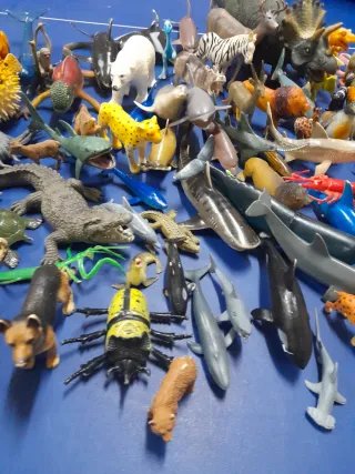 Lote 95 figuras animales plástico