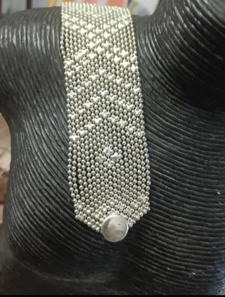 Pulsera de Acero con Diseño de Bolitas