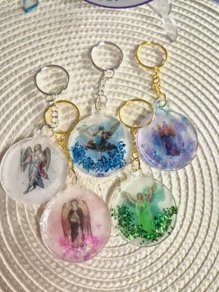 Llaveros arcángeles/virgen Guadalupe resina