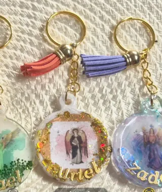 Llaveros arcángeles/virgen Guadalupe resina