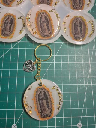 Llaveros arcángeles/virgen Guadalupe resina