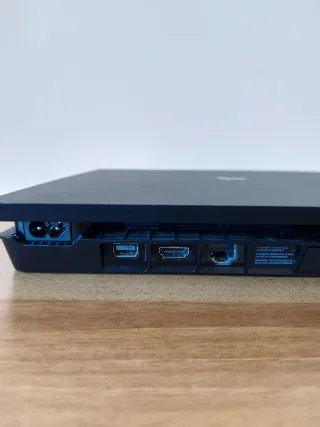 PlayStation 4 Slim Sony PS4