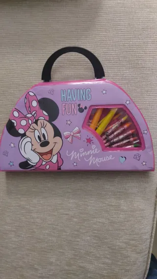 Maletín Minnie Mouse con 50 colores sin estrenar.