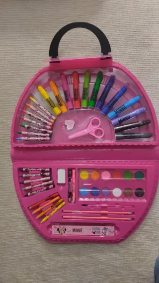 Maletín Minnie Mouse con 50 colores sin estrenar.