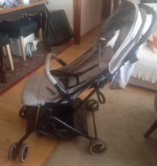 Silla de paseo ligera gris
