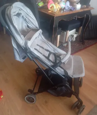 Silla de paseo ligera gris