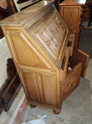 Escritorio antiguo madera maciza tallada