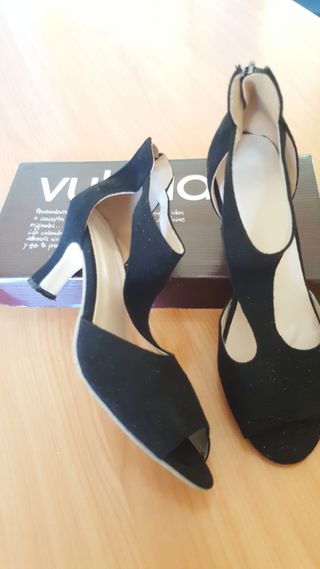 Zapatos tacón bajo gamuza negra