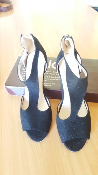 Zapatos tacón bajo gamuza negra