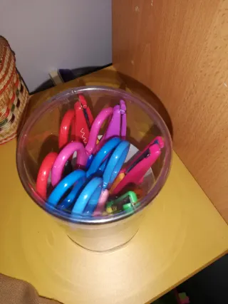 Tijeras de manualidades en caja