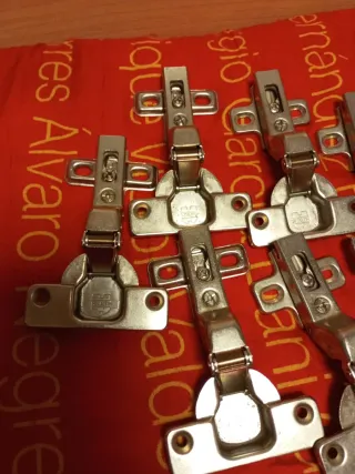 Bisagras acodadas WURTH