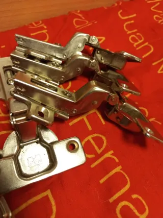 Bisagras acodadas WURTH