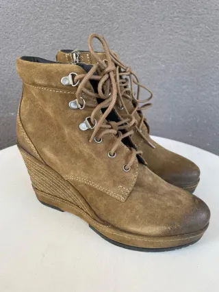 Botines de cuña de ante T.40