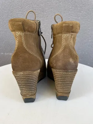 Botines de cuña de ante T.40