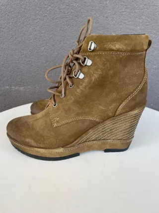 Botines de cuña de ante T.40