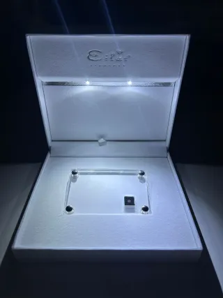 Brillante 0.8ct con scatola LED per foto