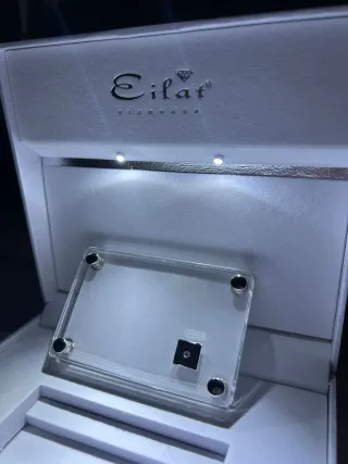 Brillante 0.8ct con scatola LED per foto