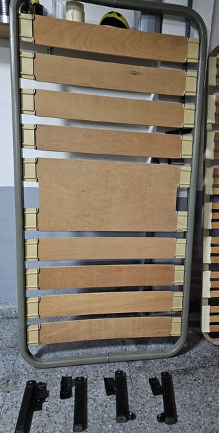 Somier de madera y metal con patas