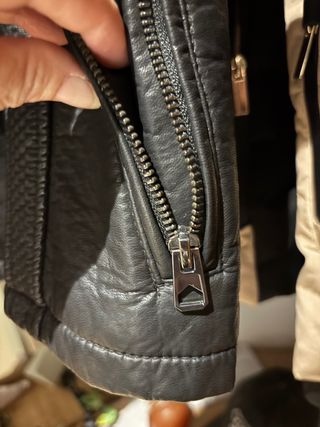 Chaqueta Guess Negra Piel Sintética