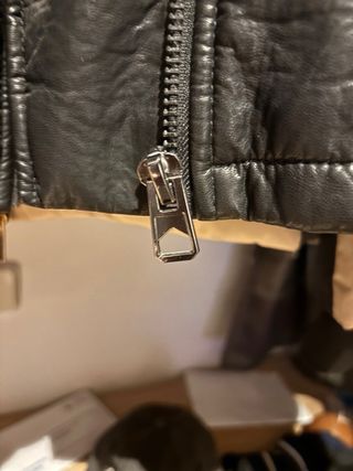 Chaqueta Guess Negra Piel Sintética