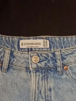Shorts vaqueros Stradivarius Talla 38