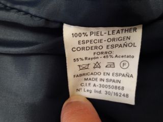 Chaqueta de napa vintage años 90 en buen estado.