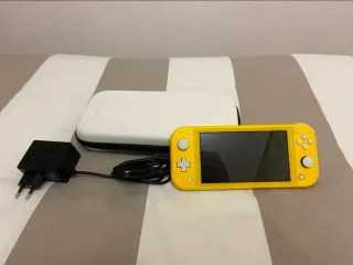 Nintendo Switch Lite Gialla