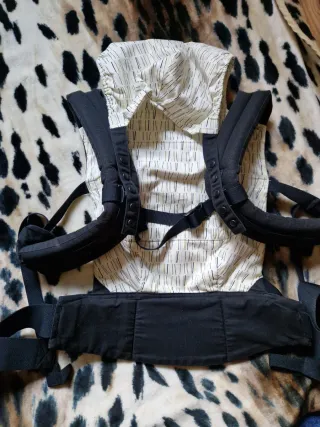 Mochila Portabebés Ergobaby Negra + cojín