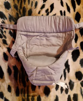 Mochila Portabebés Ergobaby Negra + cojín