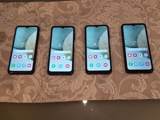 4 cellulari Samsung Galaxy A12 (70 ciascuno, 4 in totale)