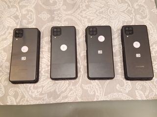 4 cellulari Samsung Galaxy A12 (70 ciascuno, 4 in totale)