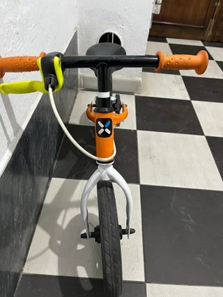 Bicicleta sin pedales naranja