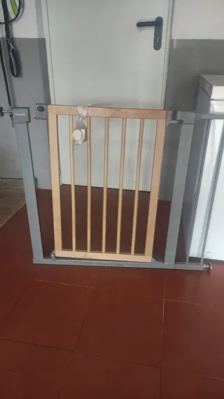 Valla de seguridad infantil madera y metal