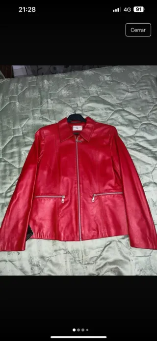 Cazadora de piel roja