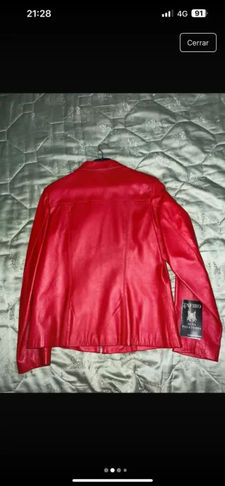 Cazadora de piel roja