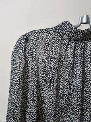 Blusa transparente con estampado