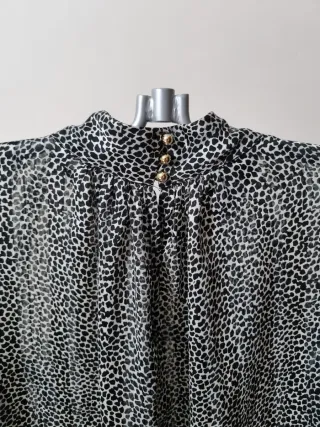 Blusa transparente con estampado