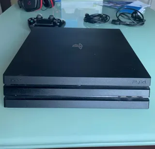 PS4 Pro 1TB + cavi + controller + cuffie + giochi + scatola