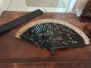 Abanico clásico negro y multicolor