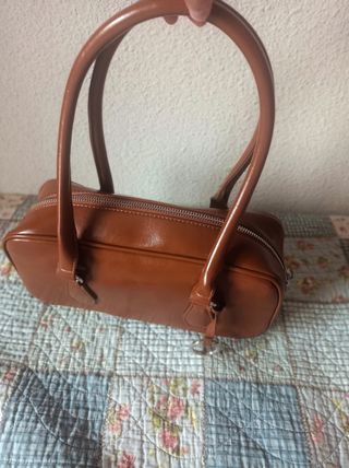 Bolso marrón mediano Bershka
