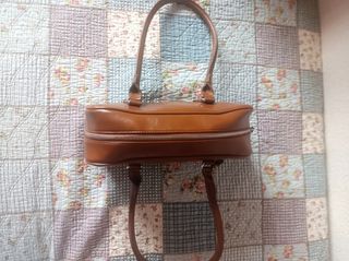 Bolso color marrón claro bowling mediano Bershka