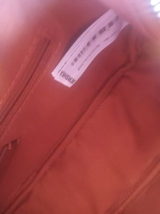 Bolso color marrón claro mediano bowling bershka